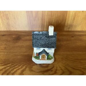 David Winter Cottages The Brickies, The Pilgrims Way Collection, In Original Box